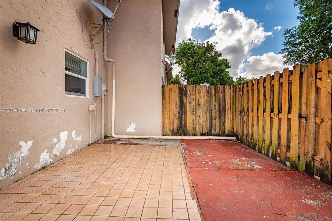 В аренду: $2,300 (2 спален, 1 ванн, 1108 Квадратных фут)
