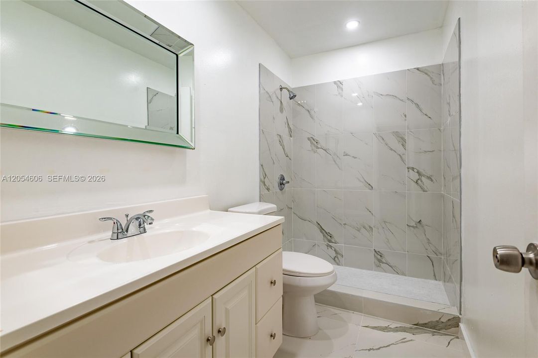 В аренду: $2,300 (2 спален, 1 ванн, 1108 Квадратных фут)