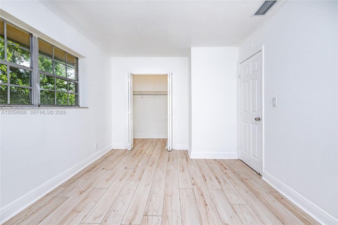 В аренду: $2,300 (2 спален, 1 ванн, 1108 Квадратных фут)