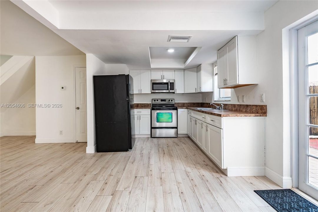 В аренду: $2,300 (2 спален, 1 ванн, 1108 Квадратных фут)