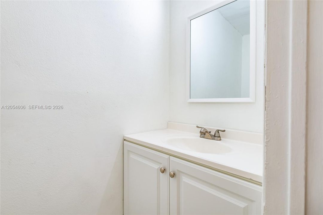 В аренду: $2,300 (2 спален, 1 ванн, 1108 Квадратных фут)