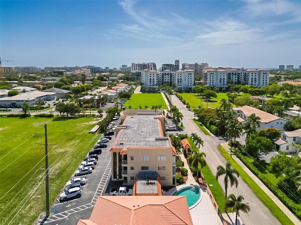 For Rent: $2,400 (2 beds, 2 baths, 970 Square Feet)