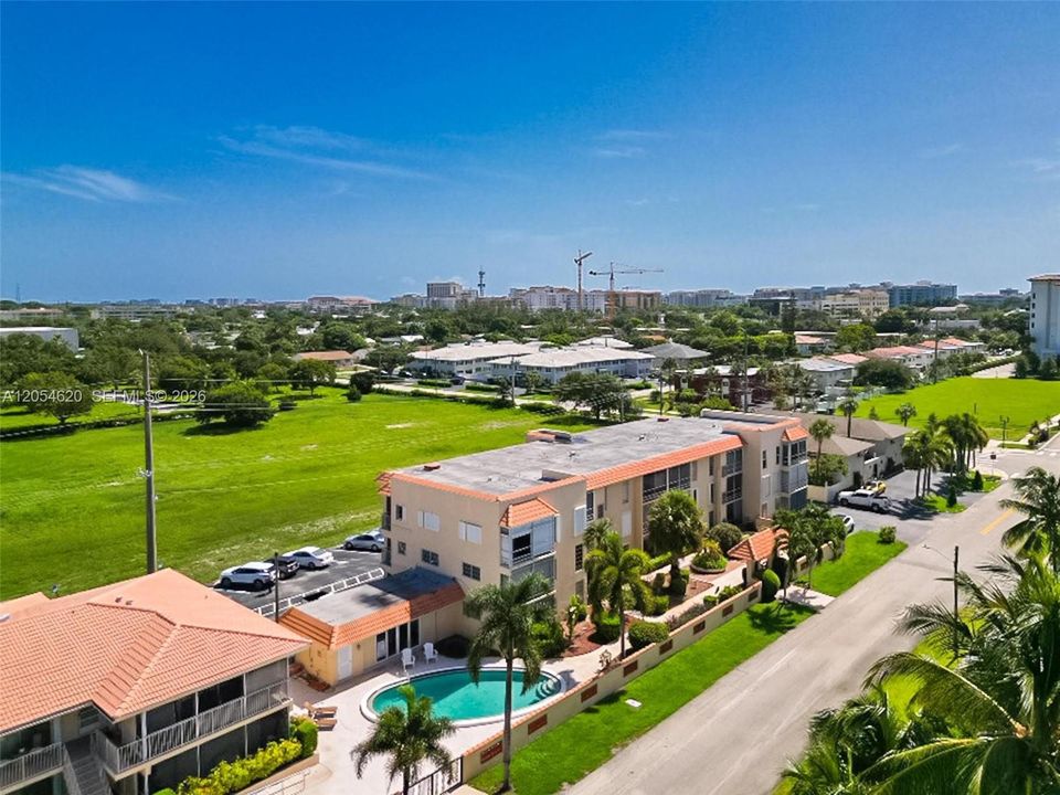 For Rent: $2,400 (2 beds, 2 baths, 970 Square Feet)
