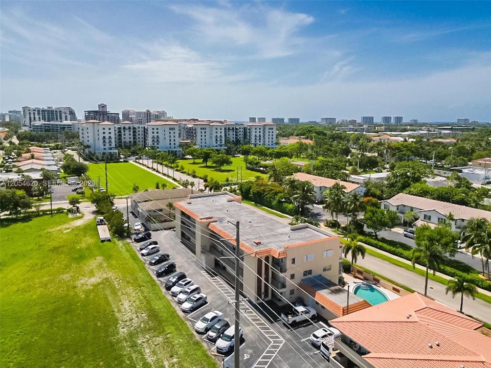 For Rent: $2,400 (2 beds, 2 baths, 970 Square Feet)