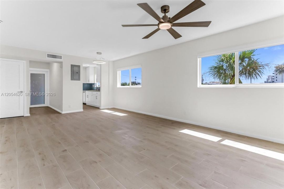 For Rent: $2,400 (2 beds, 2 baths, 970 Square Feet)