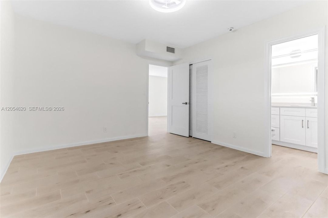 For Rent: $2,400 (2 beds, 2 baths, 970 Square Feet)