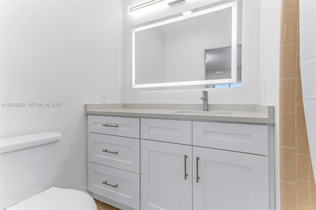 For Rent: $2,400 (2 beds, 2 baths, 970 Square Feet)