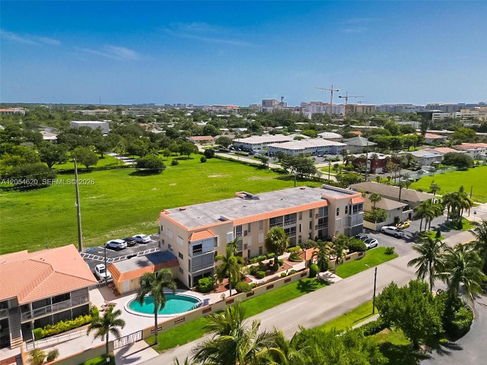 For Rent: $2,400 (2 beds, 2 baths, 970 Square Feet)