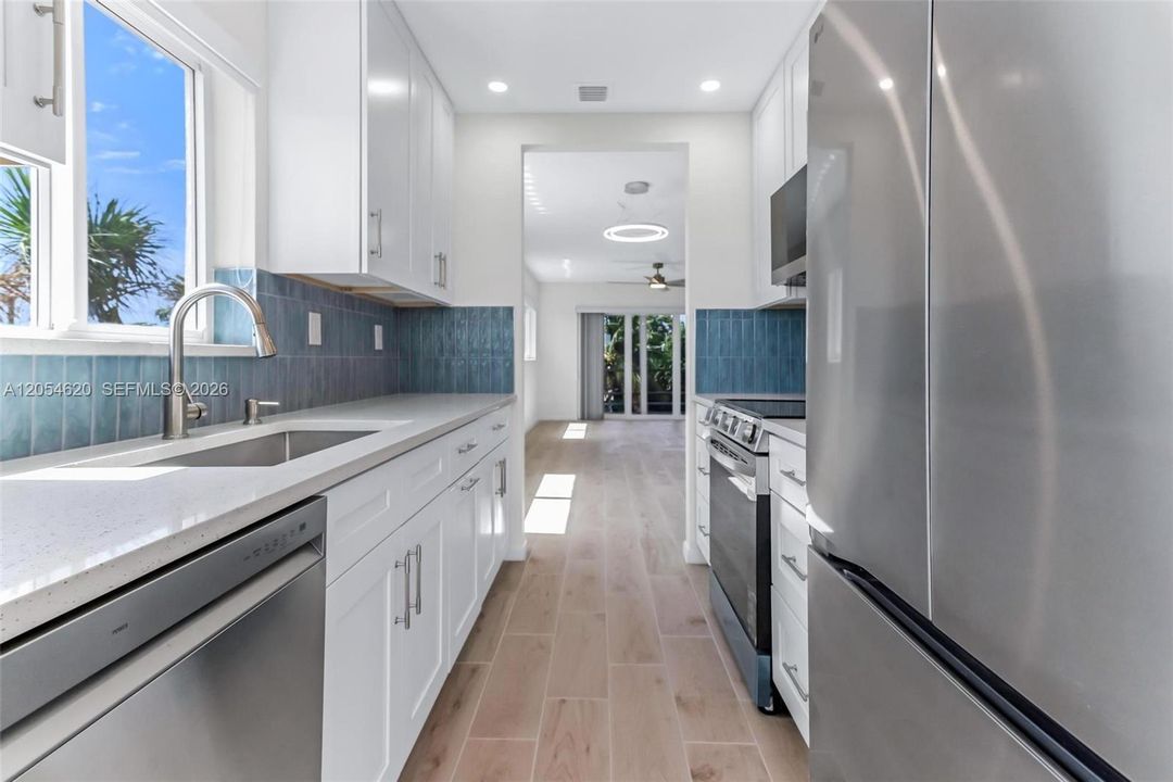 For Rent: $2,400 (2 beds, 2 baths, 970 Square Feet)