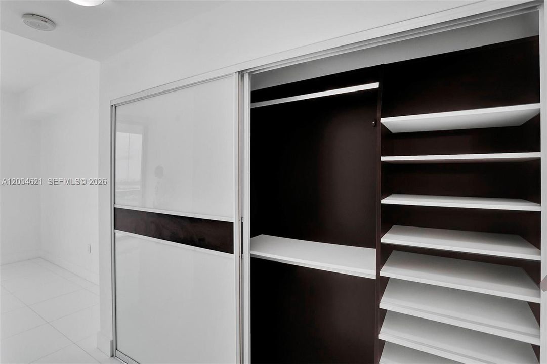 В аренду: $4,390 (1 спален, 1 ванн, 912 Квадратных фут)