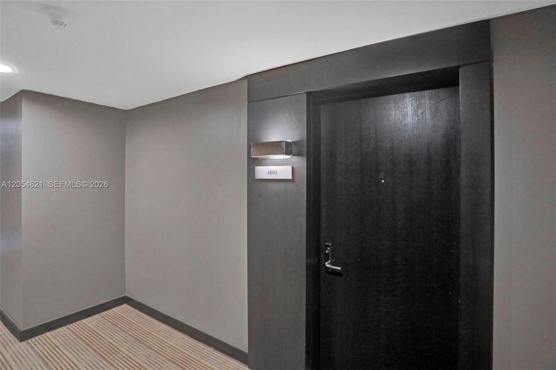 В аренду: $4,390 (1 спален, 1 ванн, 912 Квадратных фут)