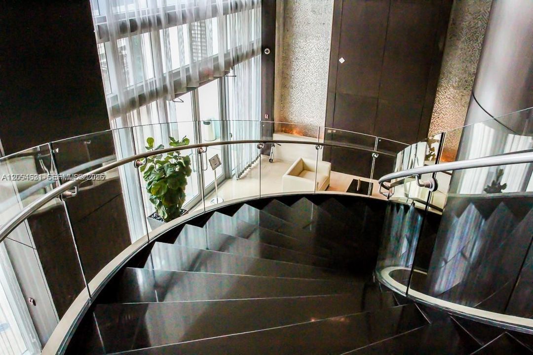 В аренду: $4,390 (1 спален, 1 ванн, 912 Квадратных фут)