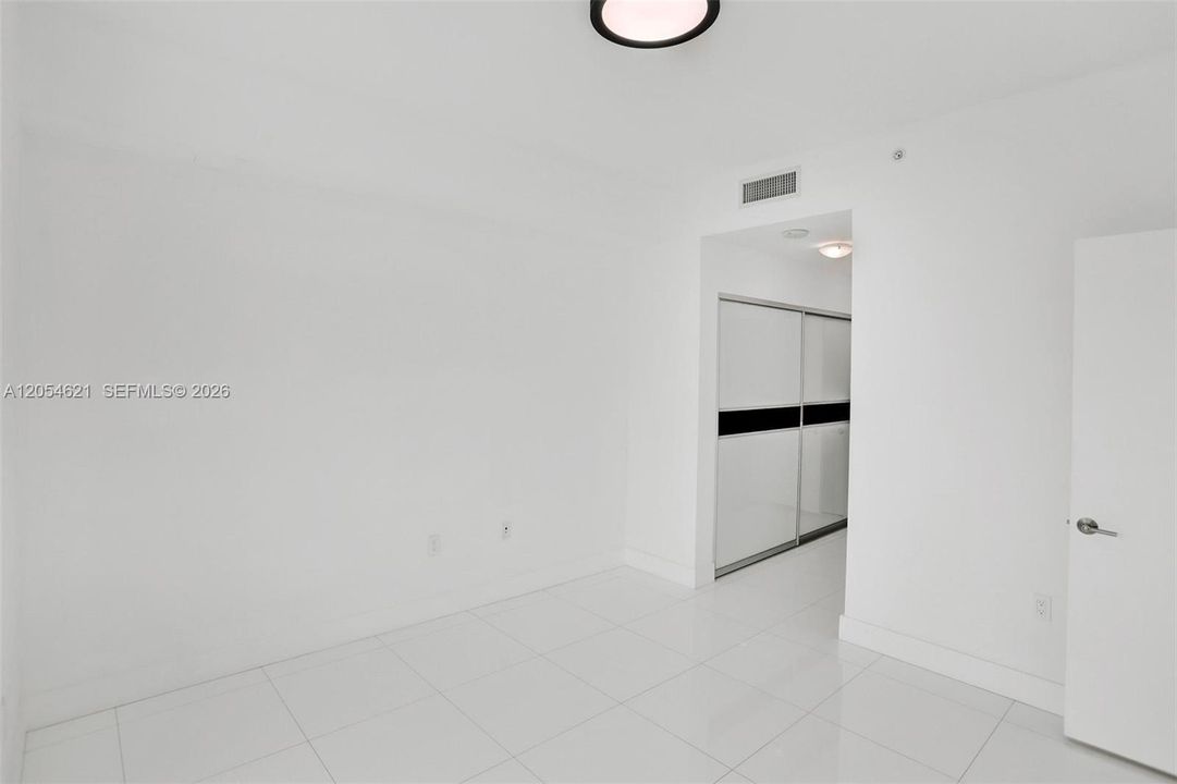 В аренду: $4,390 (1 спален, 1 ванн, 912 Квадратных фут)