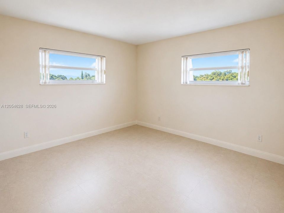 For Sale: $280,000 (2 beds, 2 baths, 860 Square Feet)