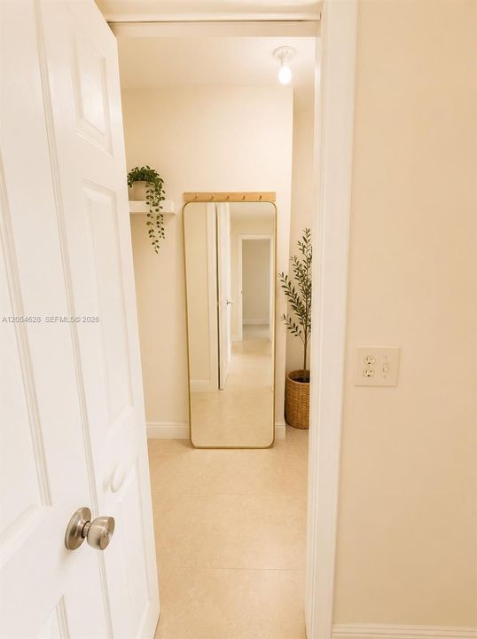 For Sale: $280,000 (2 beds, 2 baths, 860 Square Feet)