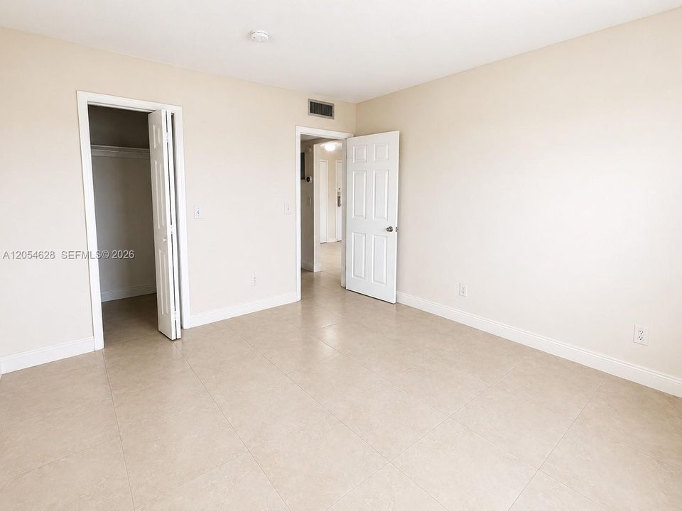 For Sale: $280,000 (2 beds, 2 baths, 860 Square Feet)