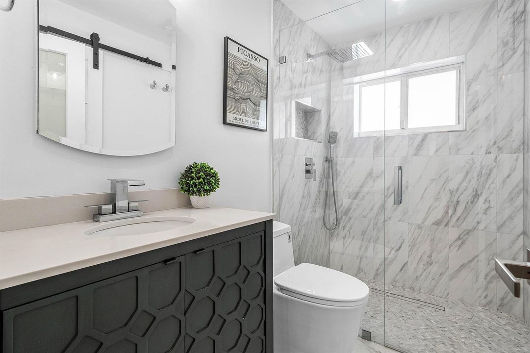 Full guest/ third bathroom