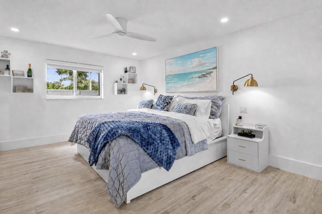 Bedroom 2 w King size bed