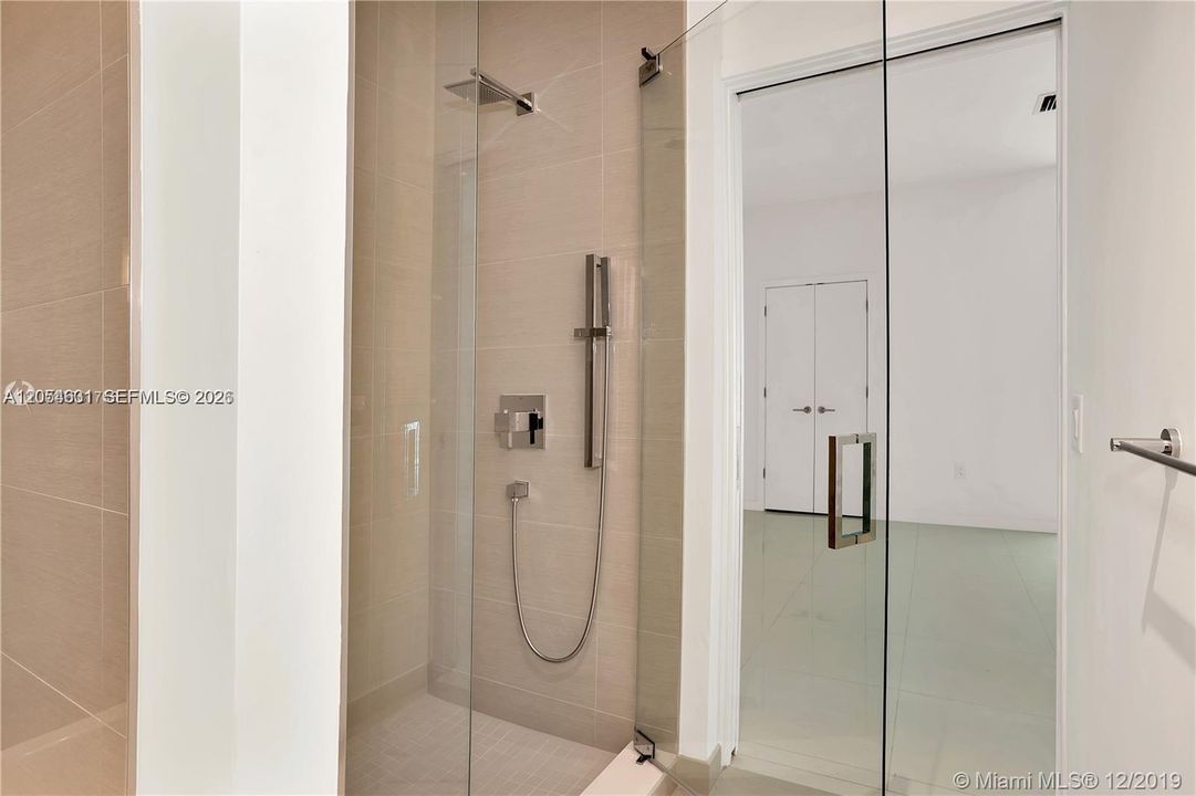 En Venta: $410,000 (0 camas, 1 baños, 704 Pies cuadrados)