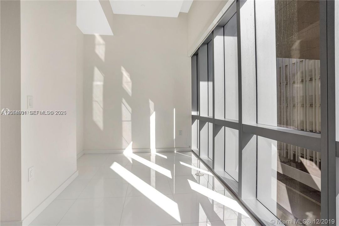 En Venta: $410,000 (0 camas, 1 baños, 704 Pies cuadrados)