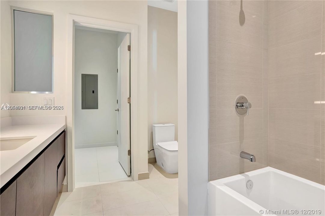 En Venta: $410,000 (0 camas, 1 baños, 704 Pies cuadrados)