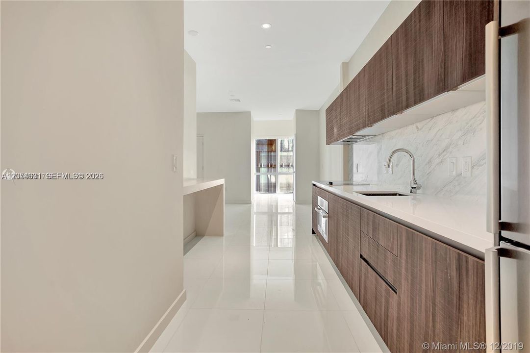 En Venta: $410,000 (0 camas, 1 baños, 704 Pies cuadrados)