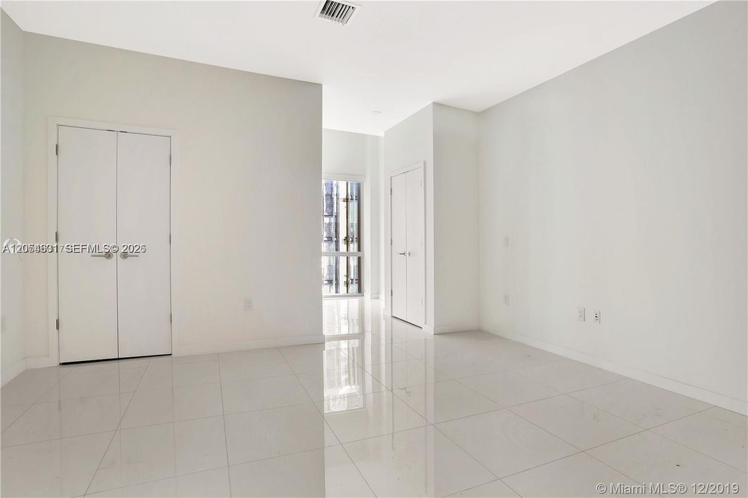 En Venta: $410,000 (0 camas, 1 baños, 704 Pies cuadrados)