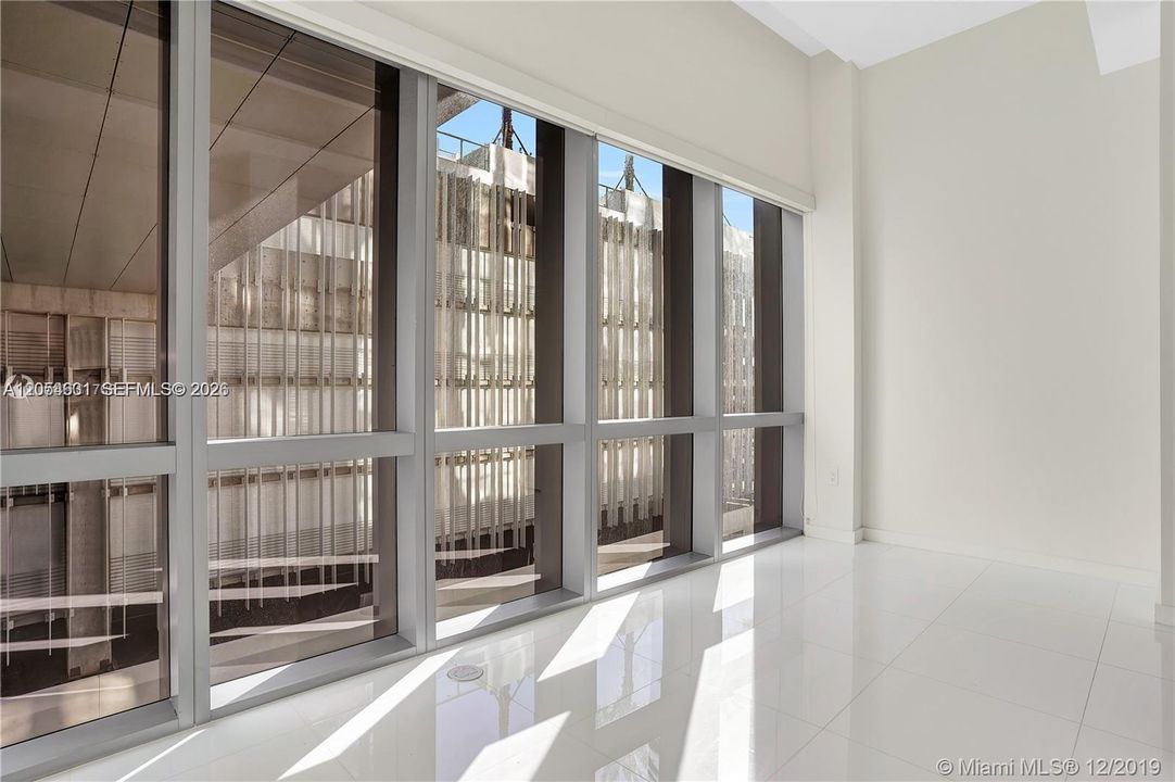 En Venta: $410,000 (0 camas, 1 baños, 704 Pies cuadrados)