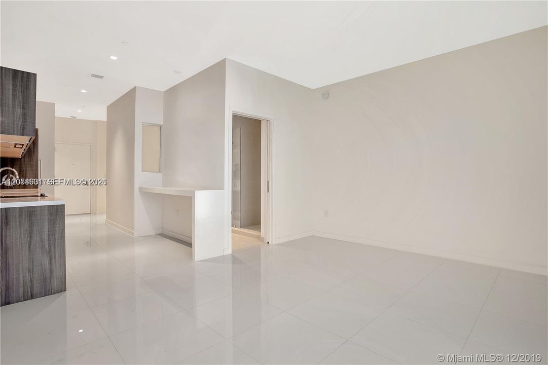 En Venta: $410,000 (0 camas, 1 baños, 704 Pies cuadrados)