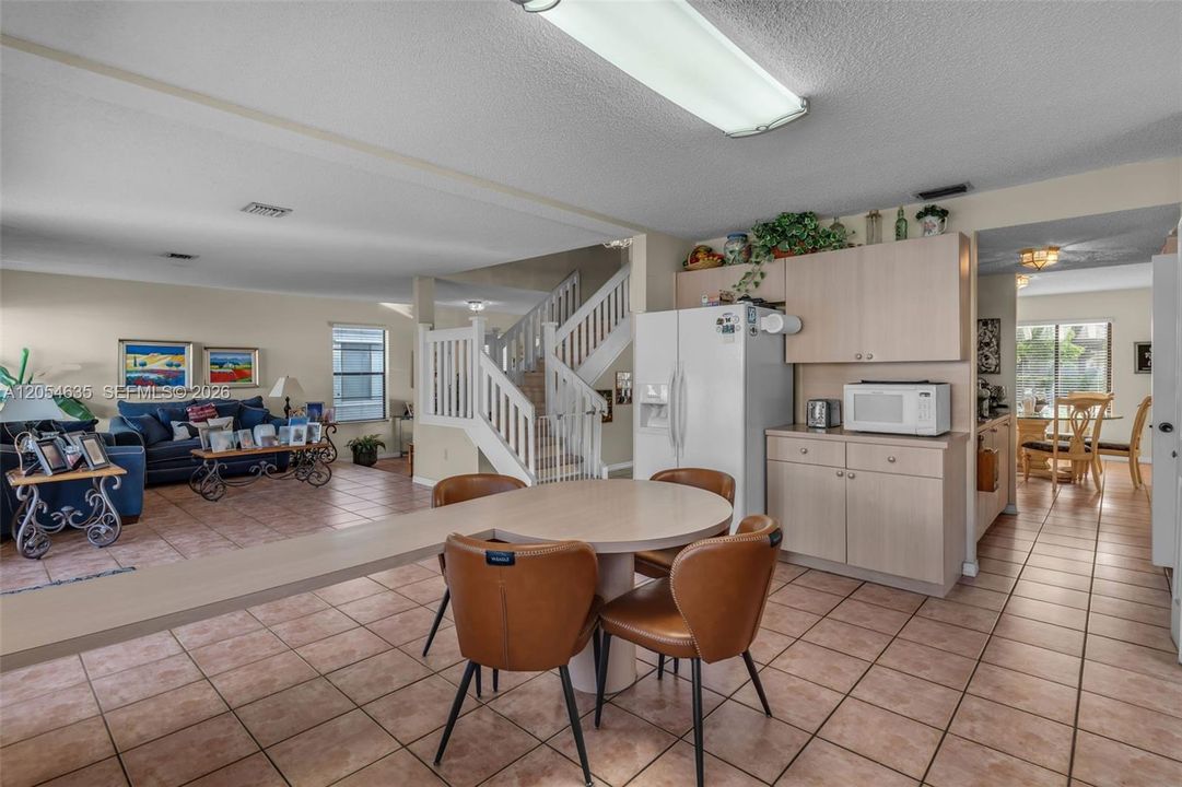 For Sale: $825,000 (4 beds, 2 baths, 2612 Square Feet)