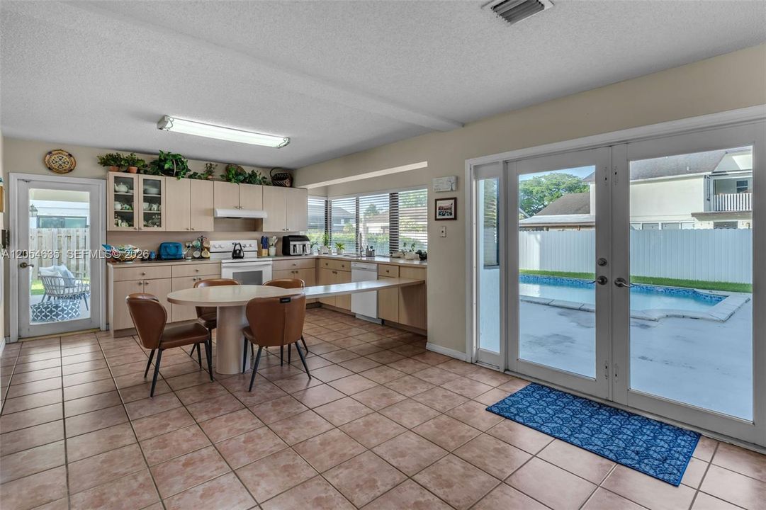 For Sale: $825,000 (4 beds, 2 baths, 2612 Square Feet)