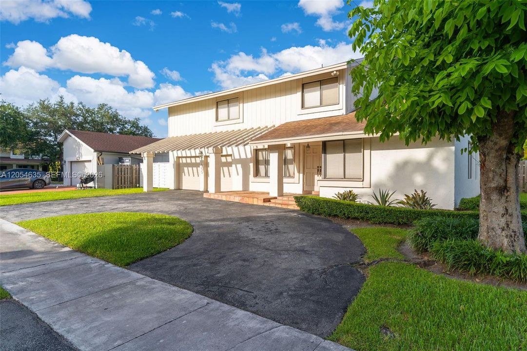 For Sale: $825,000 (4 beds, 2 baths, 2612 Square Feet)