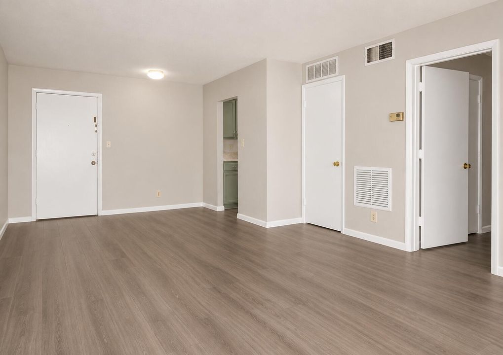 4 Living Dining