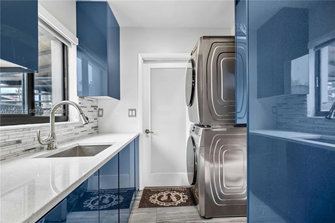 В аренду: $22,900 (5 спален, 5 ванн, 4022 Квадратных фут)