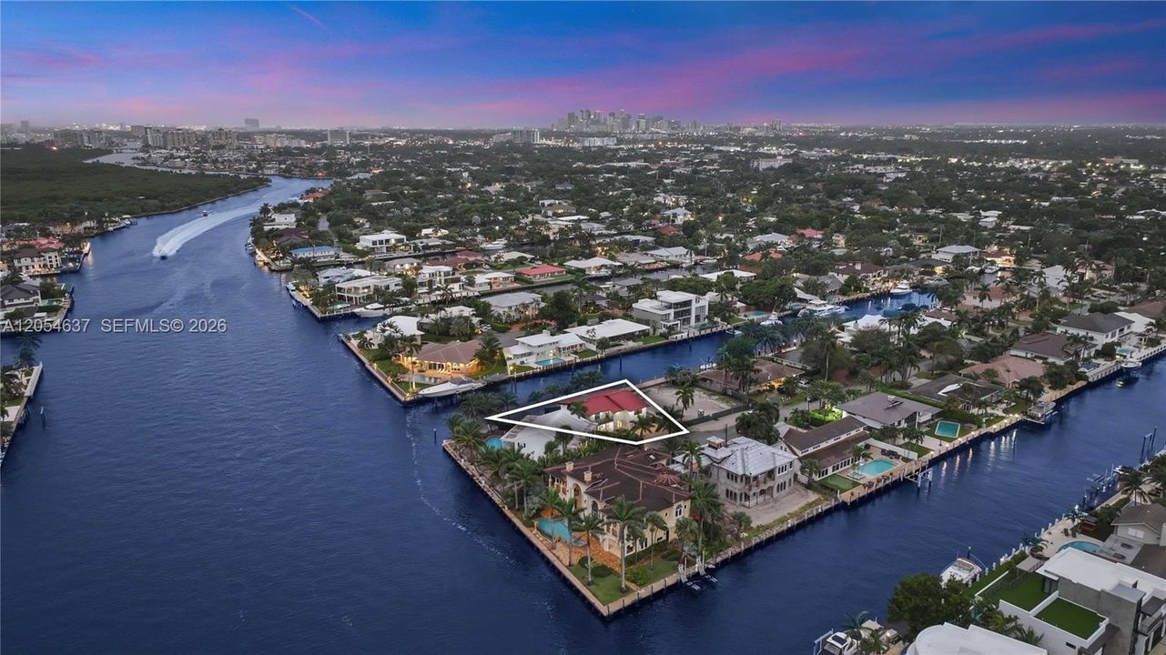 В аренду: $22,900 (5 спален, 5 ванн, 4022 Квадратных фут)