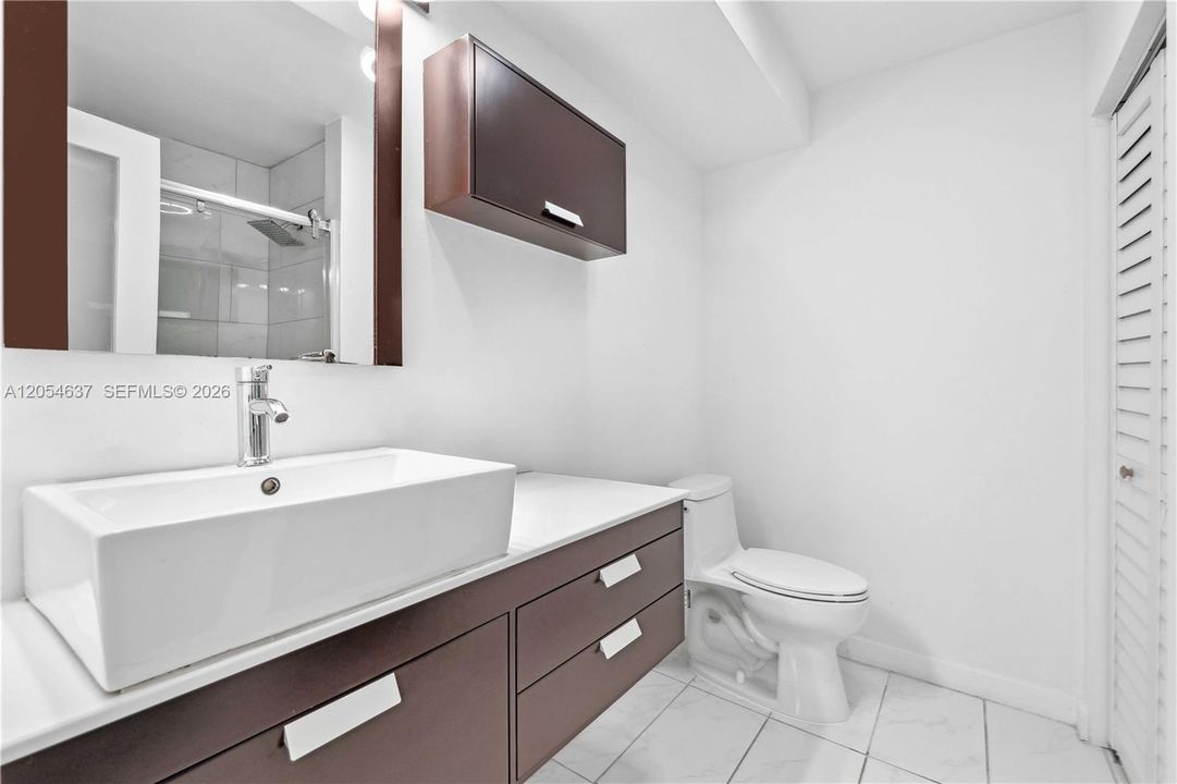 В аренду: $22,900 (5 спален, 5 ванн, 4022 Квадратных фут)