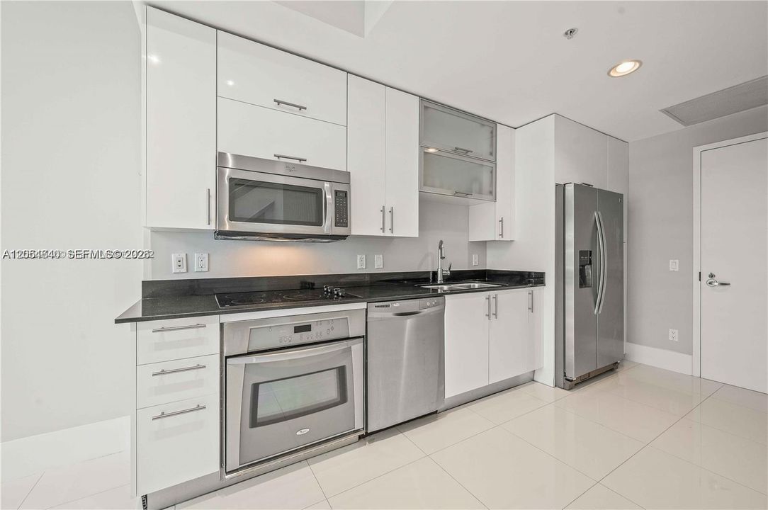 For Sale: $565,000 (2 beds, 2 baths, 1151 Square Feet)