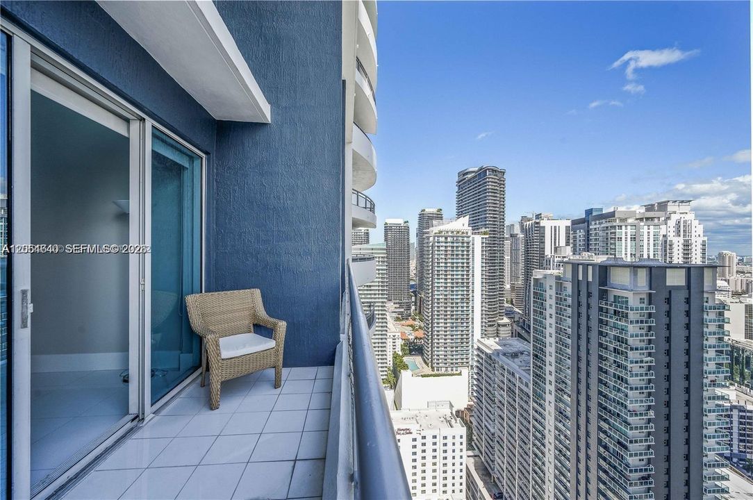 For Sale: $565,000 (2 beds, 2 baths, 1151 Square Feet)