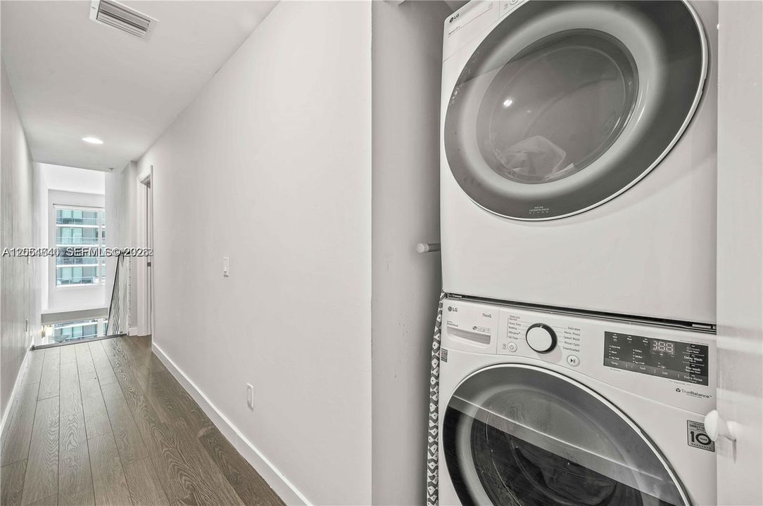 For Sale: $565,000 (2 beds, 2 baths, 1151 Square Feet)