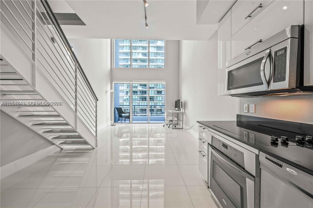 For Sale: $565,000 (2 beds, 2 baths, 1151 Square Feet)
