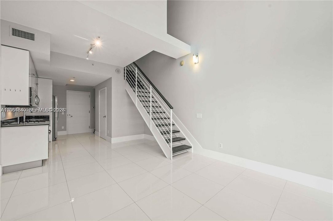For Sale: $565,000 (2 beds, 2 baths, 1151 Square Feet)