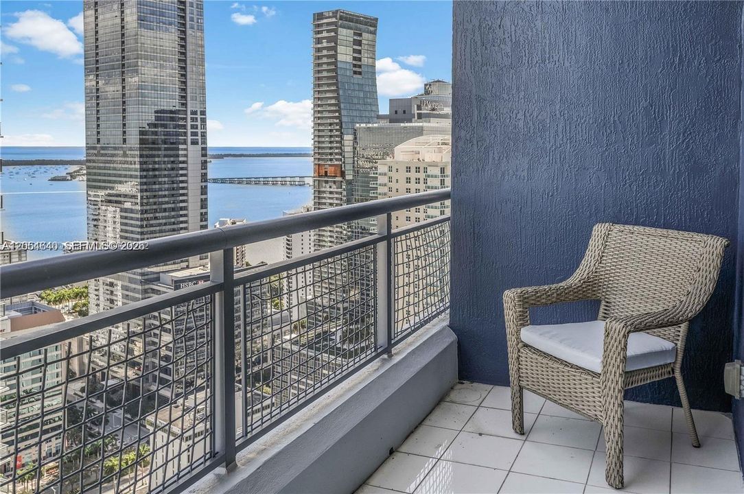 For Sale: $565,000 (2 beds, 2 baths, 1151 Square Feet)