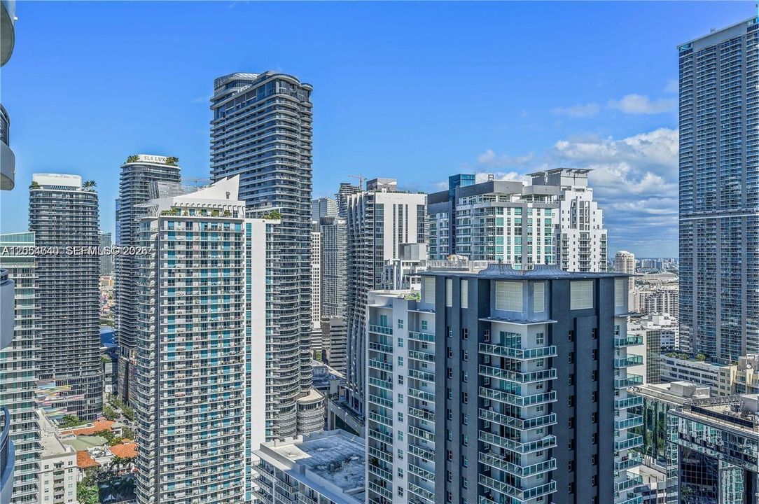 For Sale: $565,000 (2 beds, 2 baths, 1151 Square Feet)