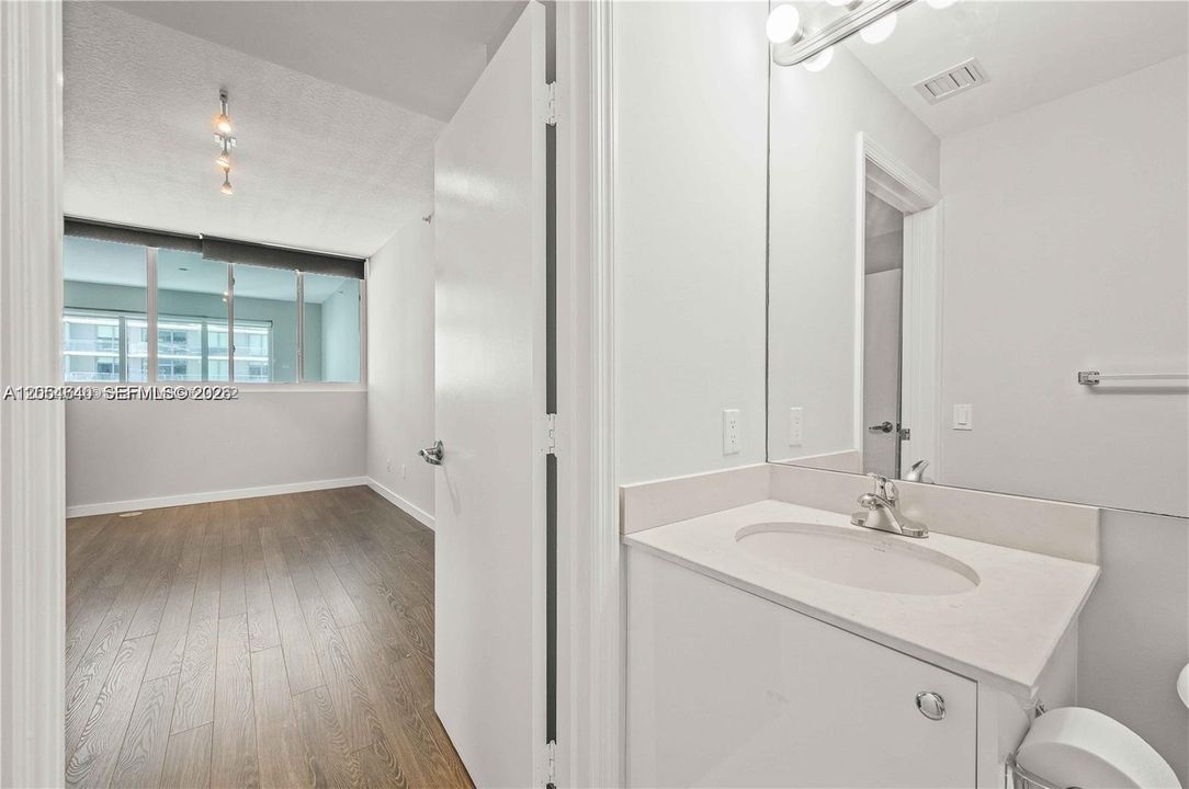 For Sale: $565,000 (2 beds, 2 baths, 1151 Square Feet)
