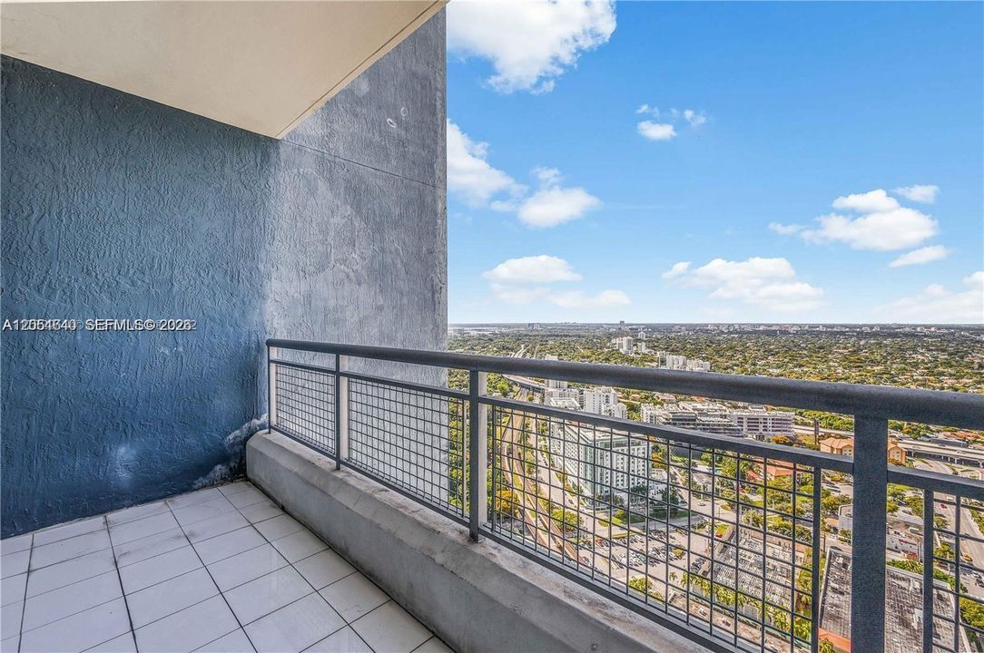 For Sale: $565,000 (2 beds, 2 baths, 1151 Square Feet)