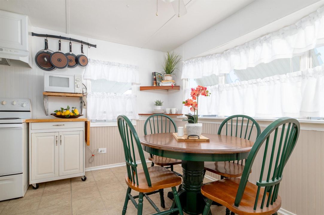 Kitchen Dining Area