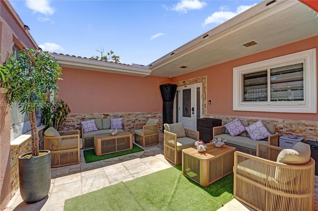 For Sale: $1,250,000 (3 beds, 3 baths, 1857 Square Feet)