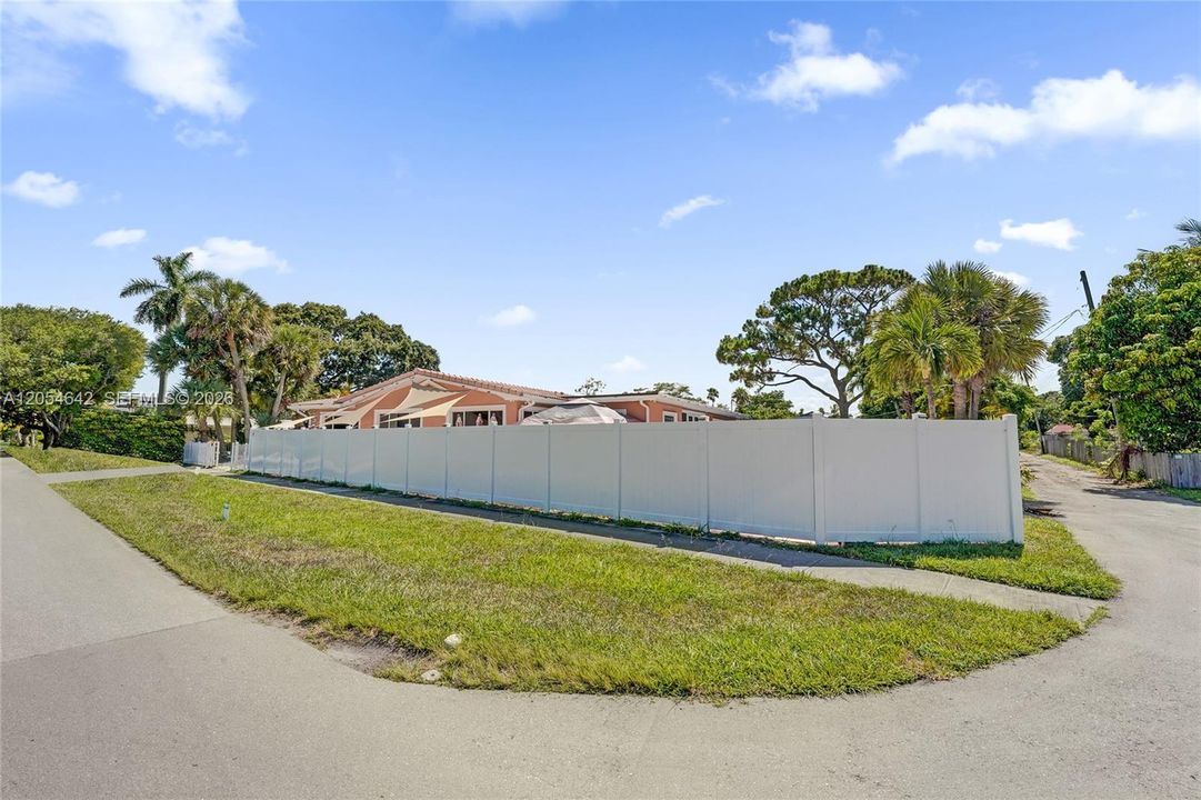 For Sale: $1,250,000 (3 beds, 3 baths, 1857 Square Feet)