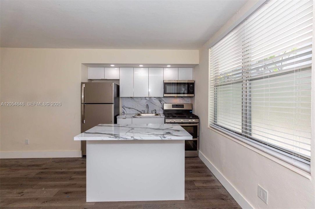 В аренду: $1,900 (1 спален, 1 ванн, 478 Квадратных фут)