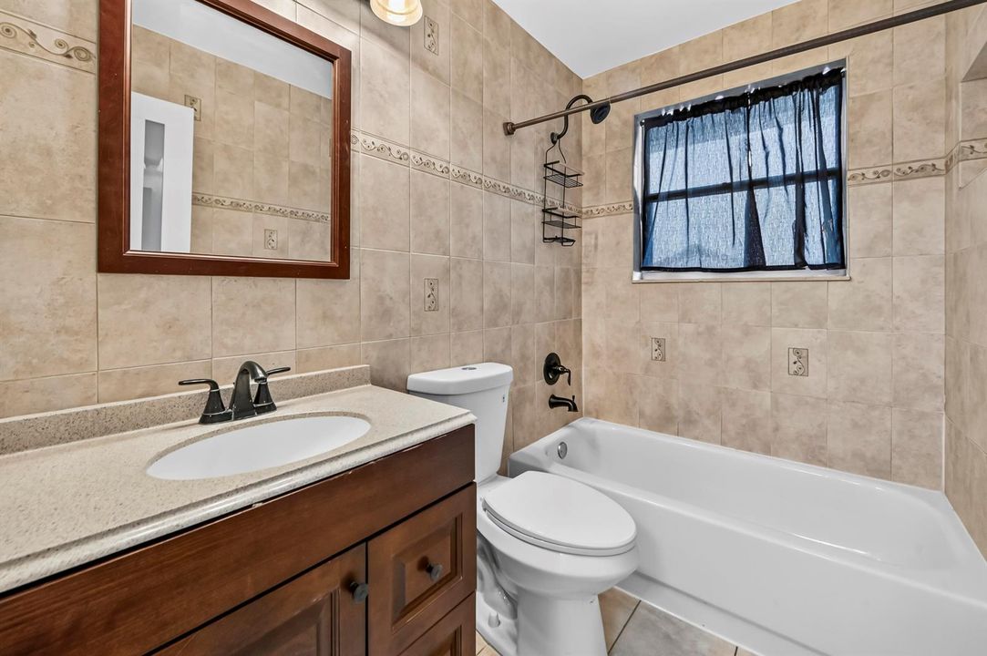 29 Bathroom 01